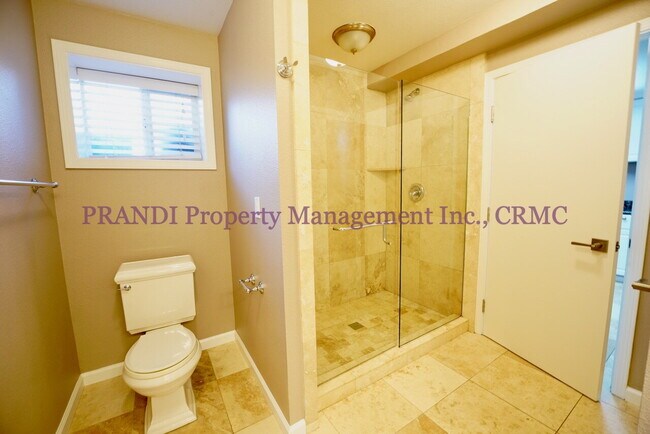 Building Photo - Charming Downtown San Rafael Victorian Sty...