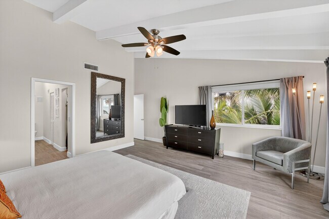 Building Photo - 250 S Ocean Blvd