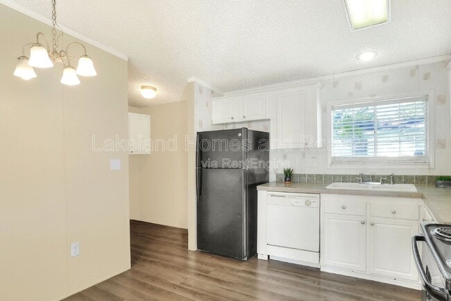 Building Photo - 3321 Peachtree Hill Rd