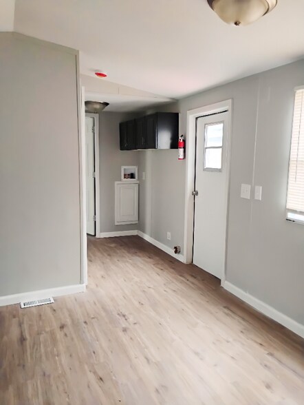 Building Photo - 154 Maple Dr