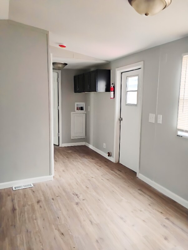 Building Photo - 154 Maple Dr