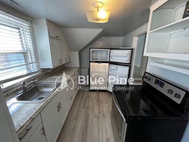 Building Photo - 252 N Shilling Ave