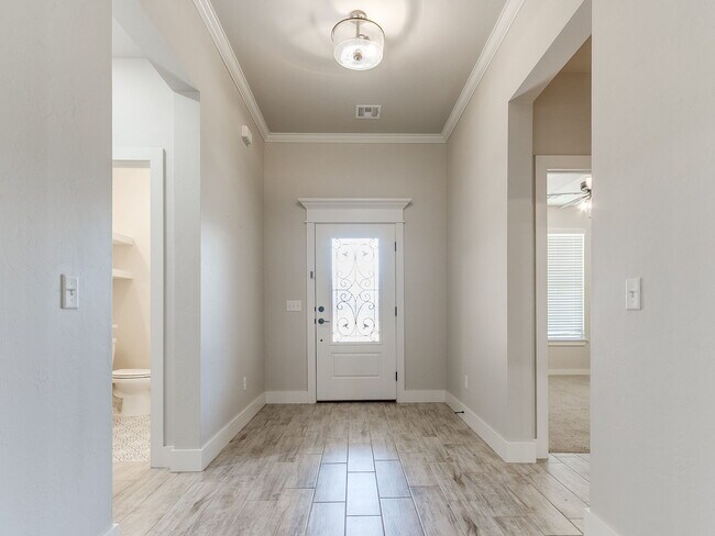 Building Photo - 3201 Hayven Cir