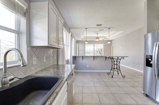 Building Photo - Annual Pool Home in The Stoneybrook Community of Venice!