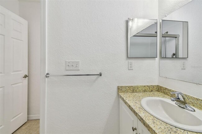 Building Photo - 587 Shady Grove Dr