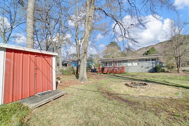 Building Photo - 204 Woodside Dr