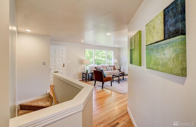 Building Photo - Serene Wedgwood home