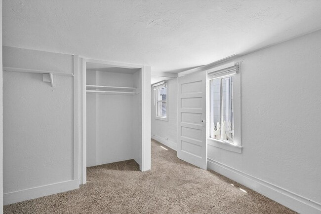 Building Photo - 531 Taylor Ave