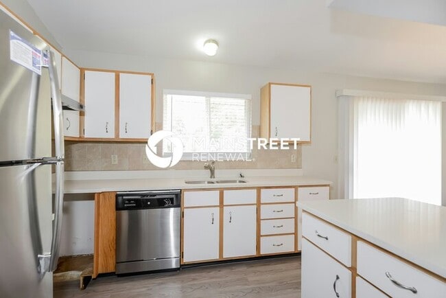 Building Photo - 3 Bedroom Pet-Friendly Home in Florissant, MO with Main Street Renewal