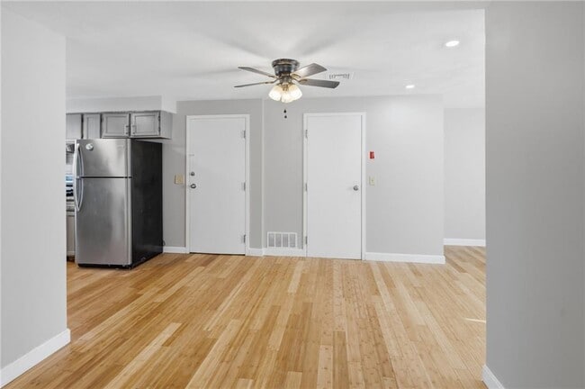 Building Photo - 18 Joseph St