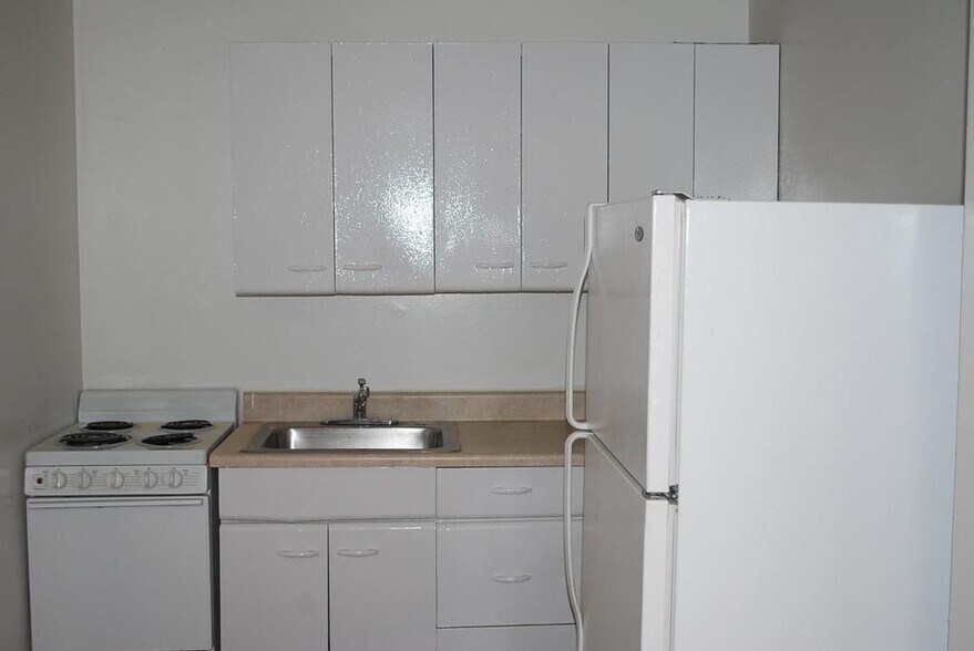 Building Photo - 1360 W Touhy Ave