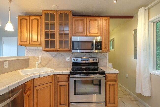Building Photo - Updated 2 Bedroom, 1 Bathroom Condominium With Stunning Views.