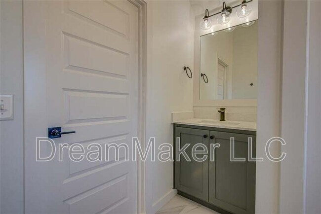 Building Photo - 126 Hope Ave