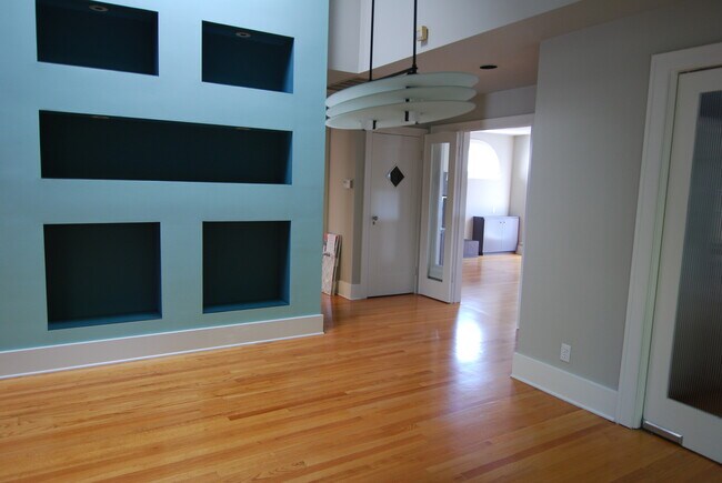 Building Photo - Pristine Craftsman in Belmont Heights!