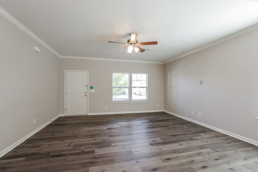 Building Photo - 1020 Sapphire Dr