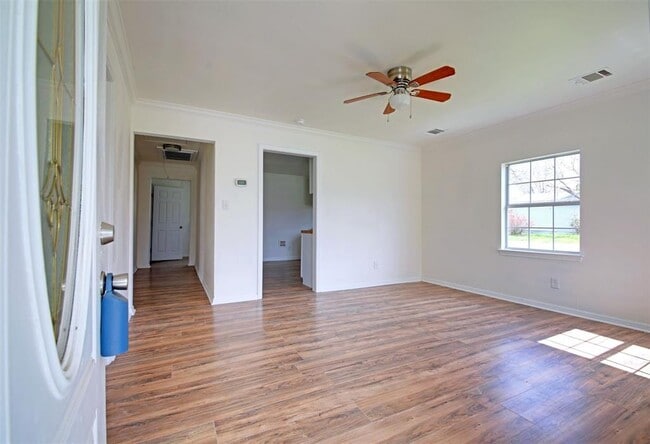 Building Photo - 213 Hosack St