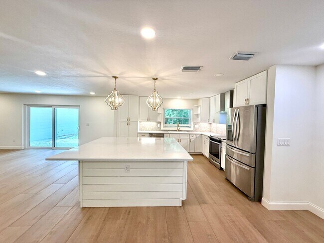 Building Photo - GORGEOUS, COMPLETELY REDONE 3/2 MAITLAND H...