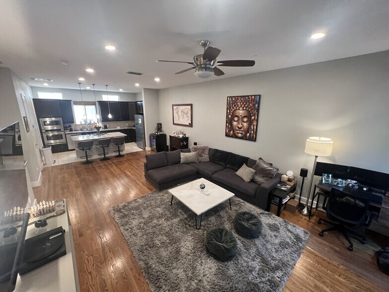 Building Photo - 2411 N Hall St