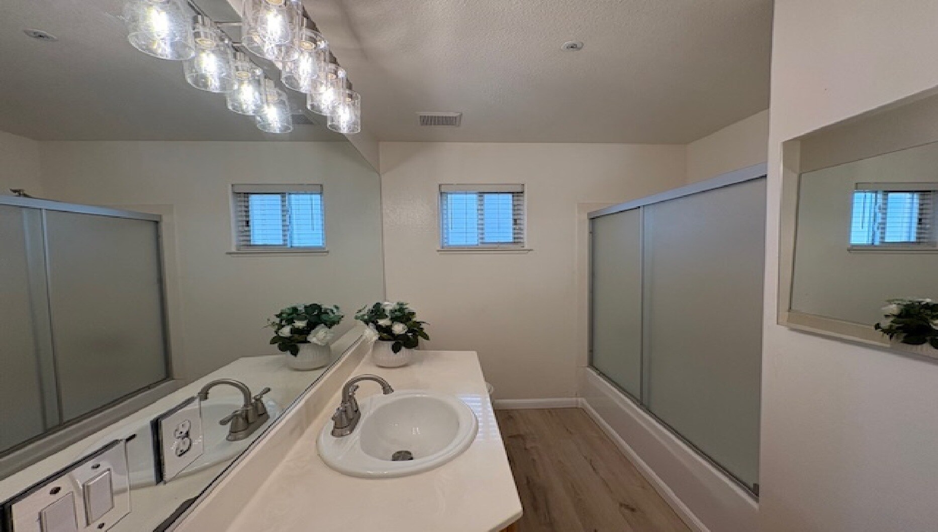 Building Photo - 5630 Highcrest Ct