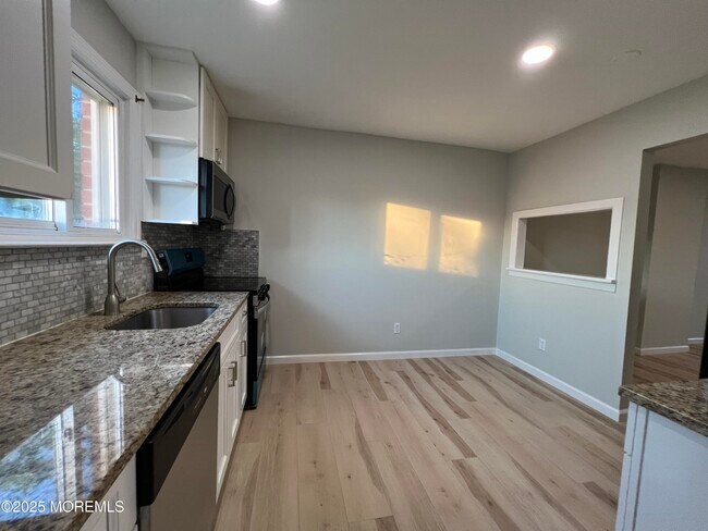 Building Photo - 15 Briar Mills Dr