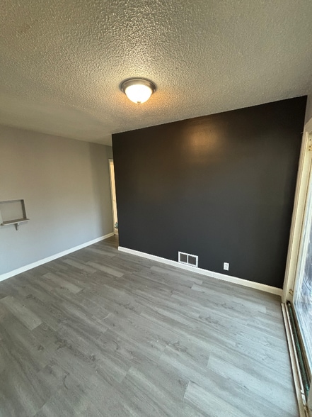 Building Photo - 5406 Laurene St