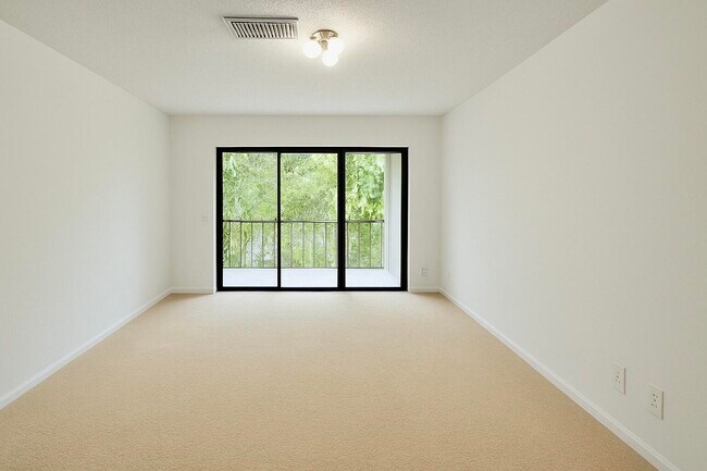 Building Photo - 1739 Embassy Dr