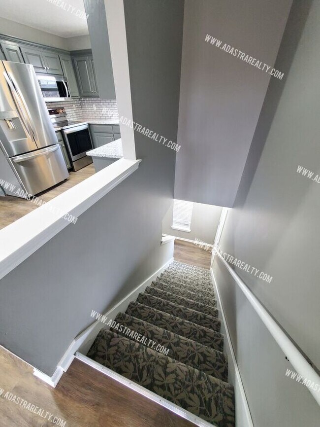 Building Photo - Gorgeous Modern Shawnee Townhome!! So much...