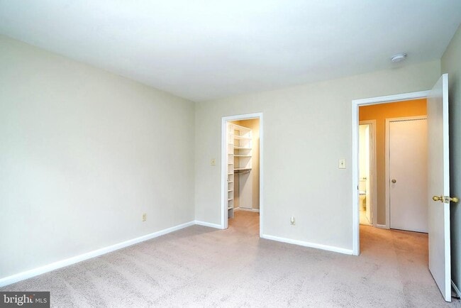 Building Photo - 5907 Noblestown Rd