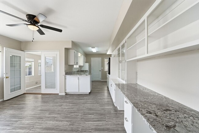 Building Photo - Resort-Style 55+ Living in the Heart of Sun City – Freshly Updated with Bonus Arizona Room & Priv...