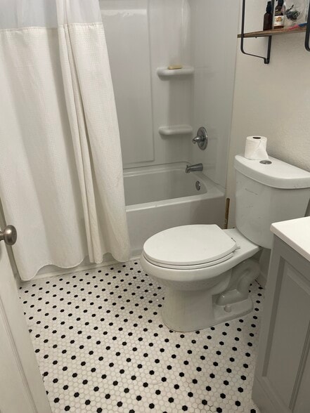 Building Photo - 3360 N Topanga Canyon Blvd