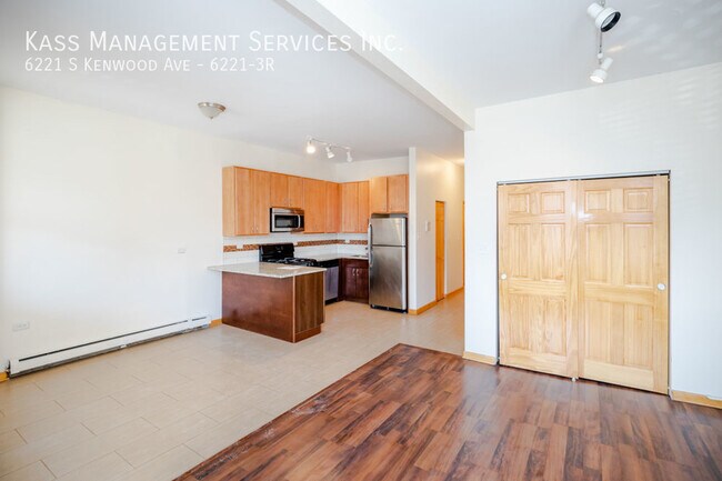Building Photo - 6221 S Kenwood Ave
