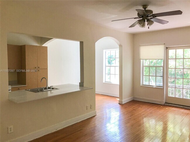 Building Photo - 700 W 51st St