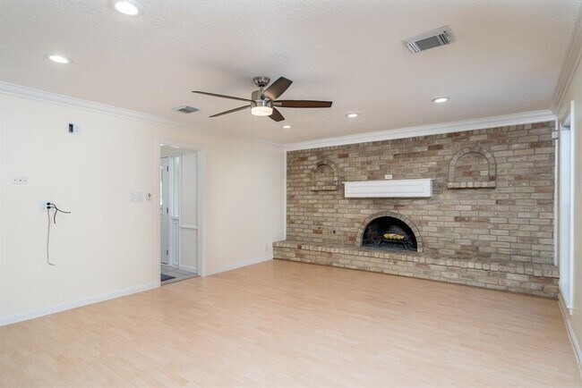 Building Photo - 14930 Walters Rd