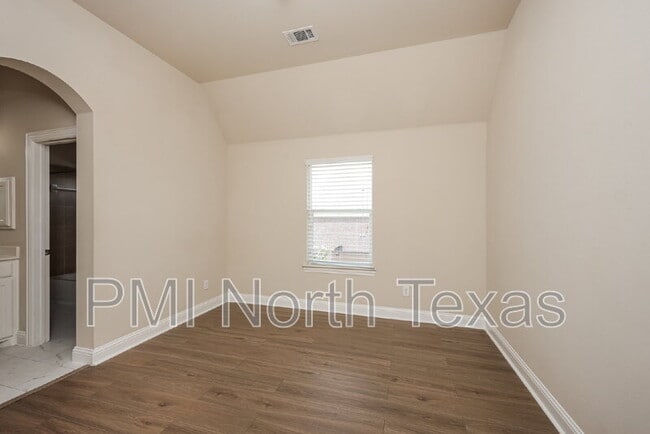 Building Photo - 9716 Lance Dr