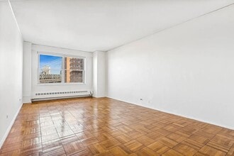 Building Photo - 570 Grand St