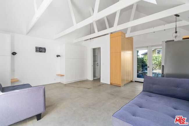 Building Photo - 949 S Muirfield Rd