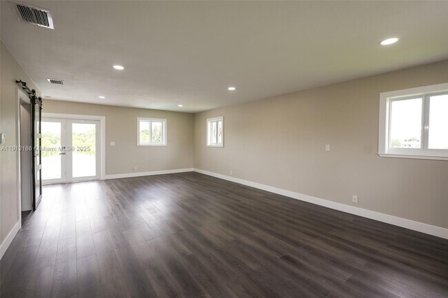 Building Photo - 19450 SW 125th Ave