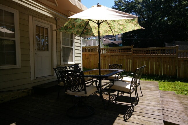 Building Photo - 865 Virginia Cir NE