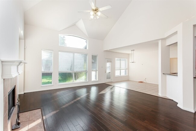 Building Photo - 915 Falcon Trail