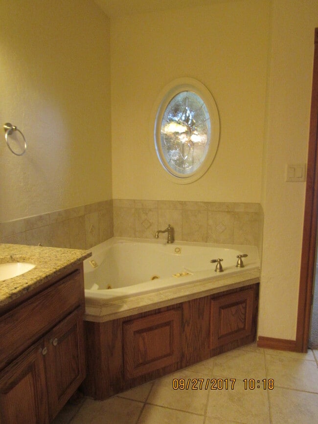 Building Photo - TWO STORY HOME LOCATED IN THE SILVER CREEK...