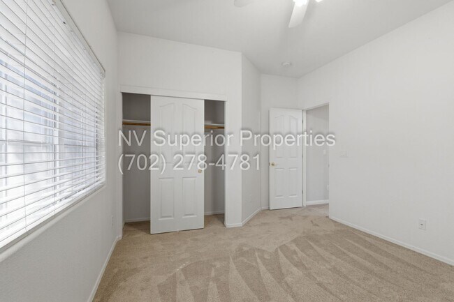 Building Photo - SE!! 4 Bedrooms!! Single Story!!! 3 Car Garage!!! Gated!! Water Conditioner!! All Appliances!!! F...