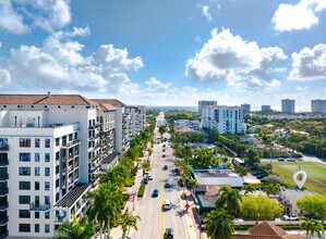 Building Photo - 364 E Palmetto Park Rd