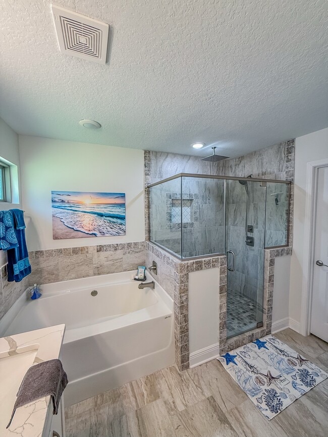 Building Photo - 2437 Hilton Dr