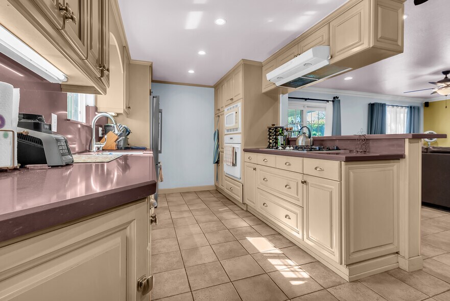 Building Photo - 9720 Blandwood Rd