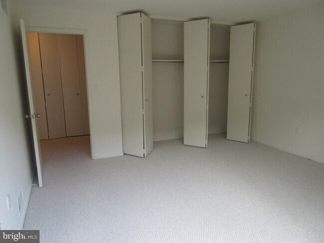 Building Photo - 2028 Walnut St