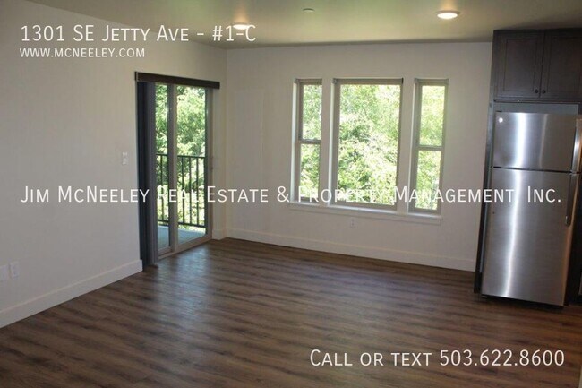 Building Photo - 1301 SE Jetty Ave