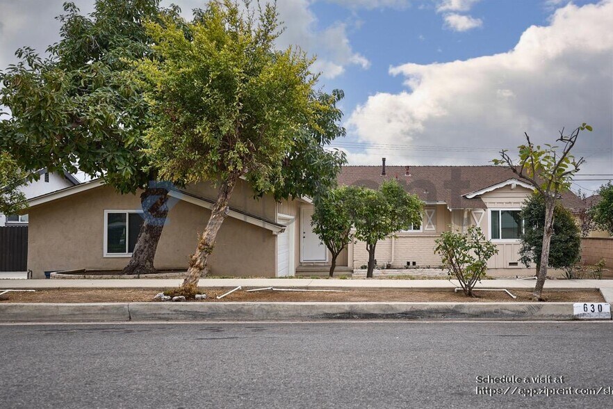 Primary Photo - 630 La Presa Dr