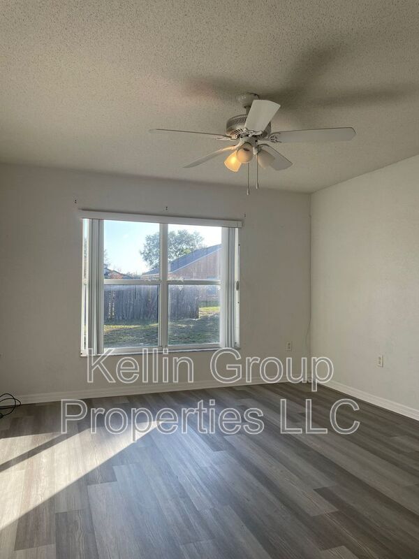 Building Photo - 1145 View Pointe Cir