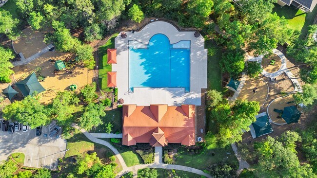 Building Photo - 18718 Clearwater Brk Dr