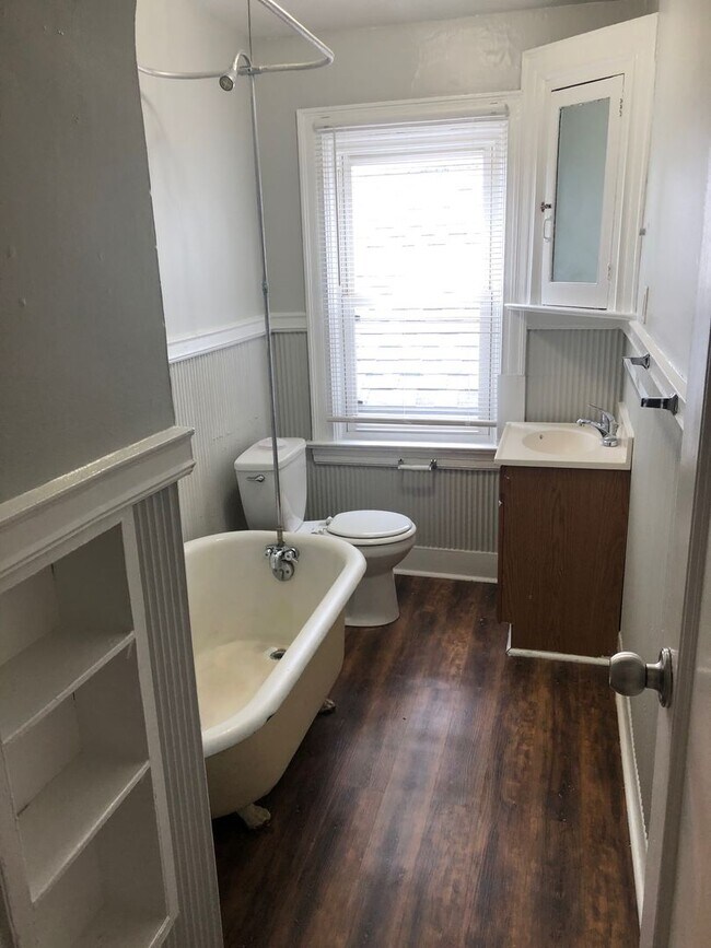 Building Photo - 291 Pearl St | Apt B | 2 BD/1 BA | Great L...
